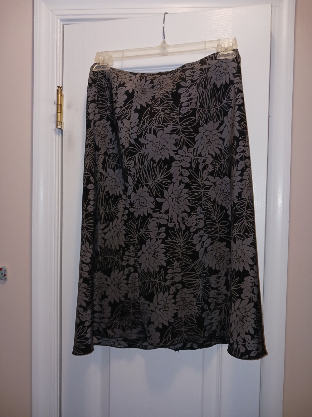 Elegant Floral A-Line Skirt in Black and Gray
